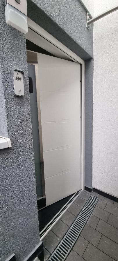 New Modern Selfcheckin Publicfreeparking Highspeed Wifi Kingsizebed Apartment Baden-Baden Luaran gambar