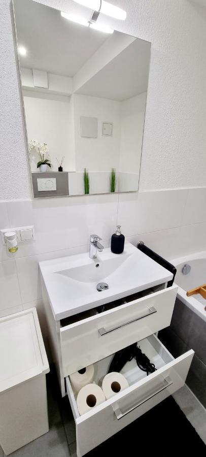 New Modern Selfcheckin Publicfreeparking Highspeed Wifi Kingsizebed Apartment Baden-Baden Luaran gambar
